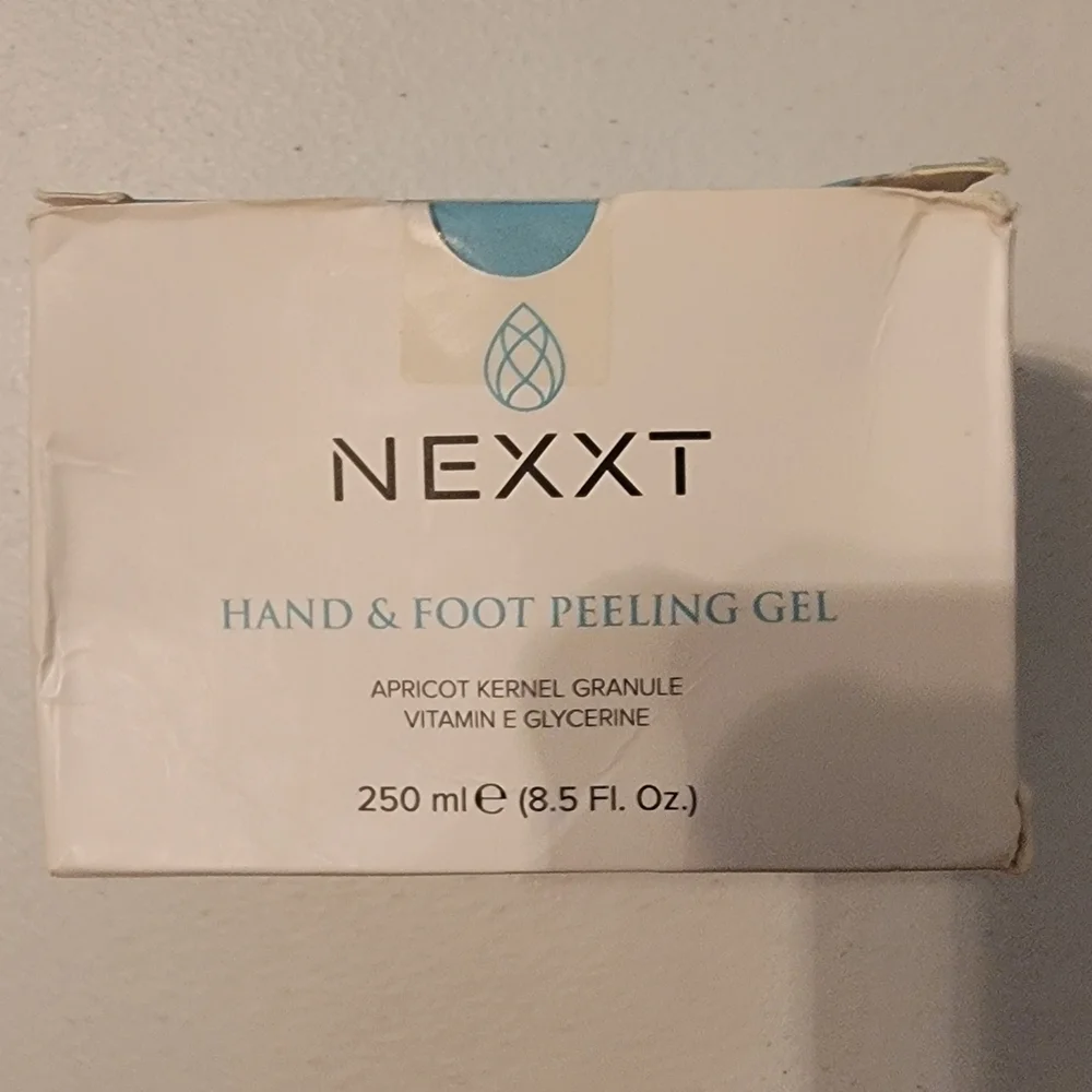 Nexxt item hand